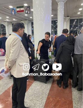 احمد سعیدی خواننده پاپ در فرودگاه