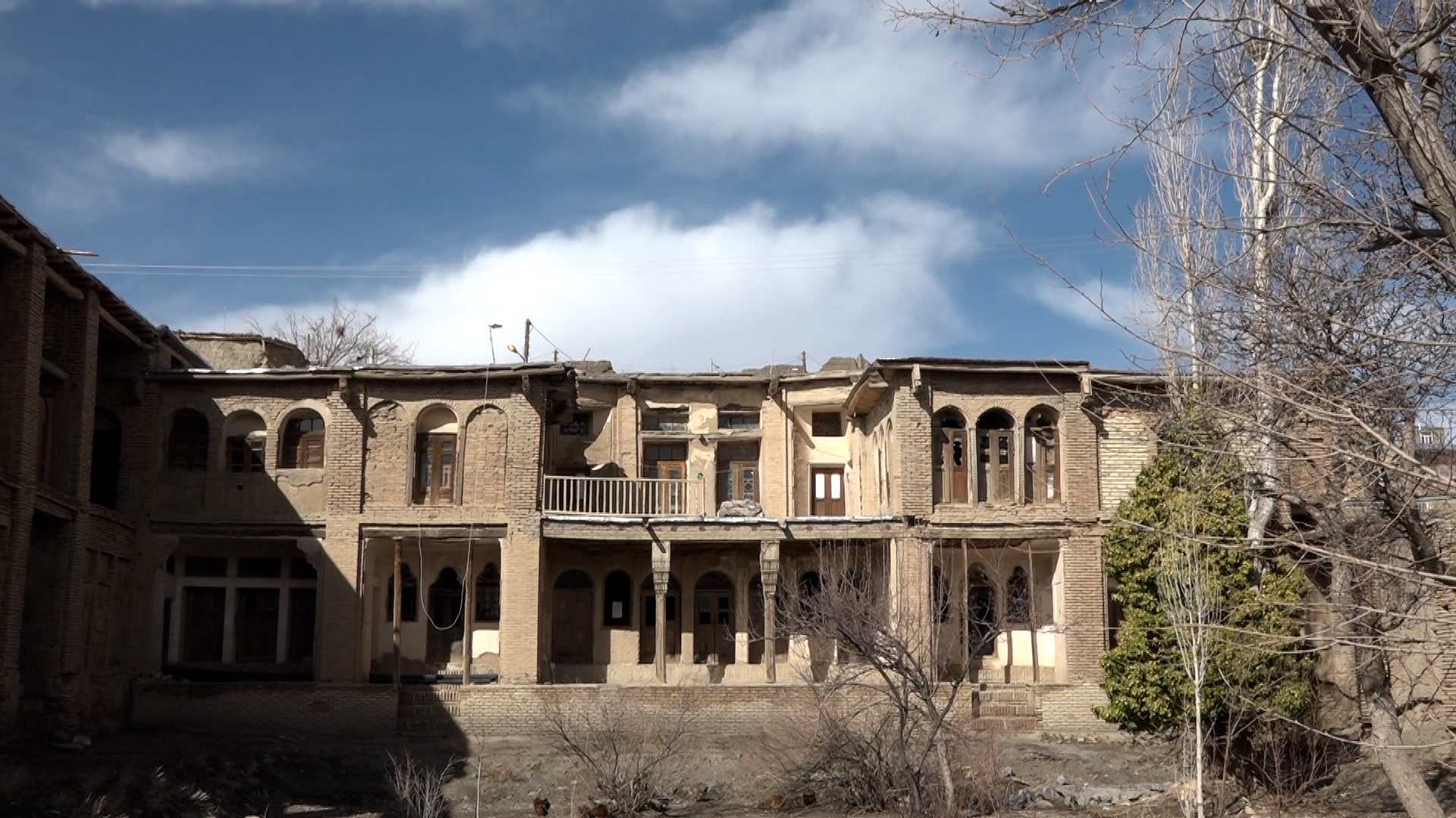 از پیوند عمل قلب تا زنی که قربانی آتش شد |در بخش نیمه بلند «سینماحقیقت» چه میگذرد؟ 2 با موریانهها چه میکنید؟